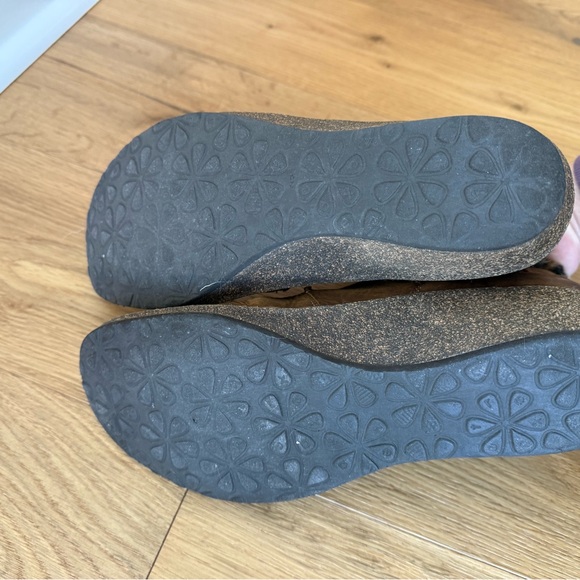 Aetrex Wedge Booties size 9-9.5 - Picture 7 of 7